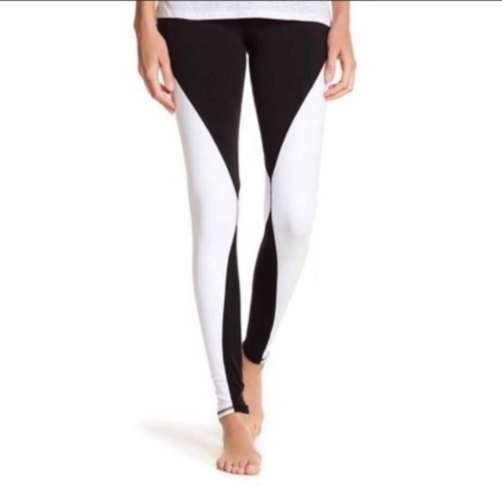 Alo | Illusion 4 Black/ White Leggings Small